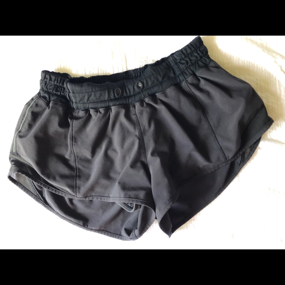 Lululemon HOTTY Hot Shorts Size 4